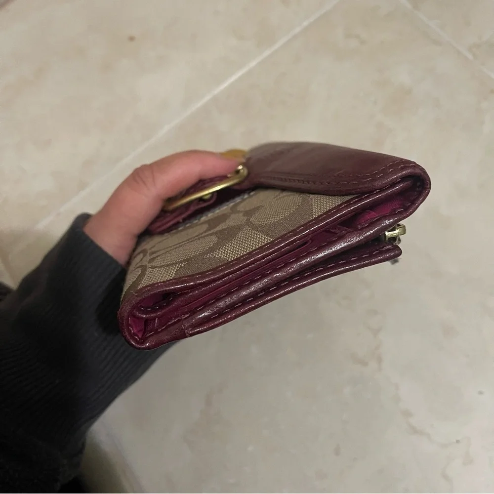 COACH - 40893 - Bleeker dark wine and brown signatures c envelope wallet - EUC - Picture 8 of 9